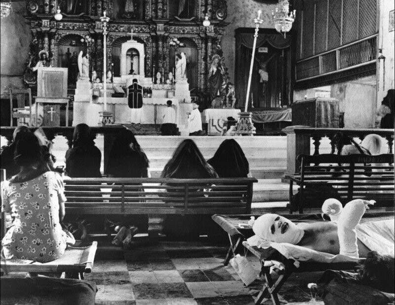 Импровизированный госпиталь в католическом соборе, 1944 год, о. Лейте, Филиппины