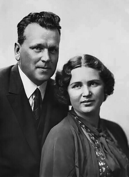 Лариса Рейснер с мужем. 1922 год. Москва
