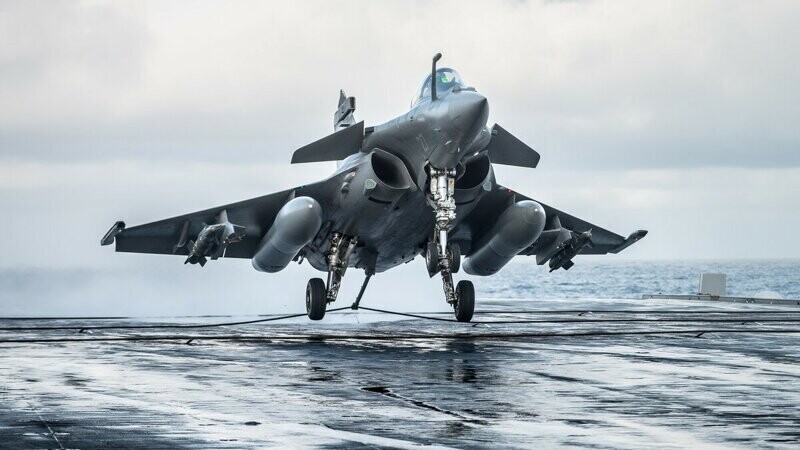 МиГ-35 зашел в хвост «Рафалю»