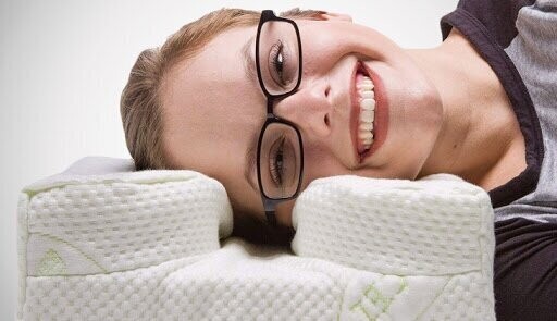 Подушка для тех, кто лежит в очках