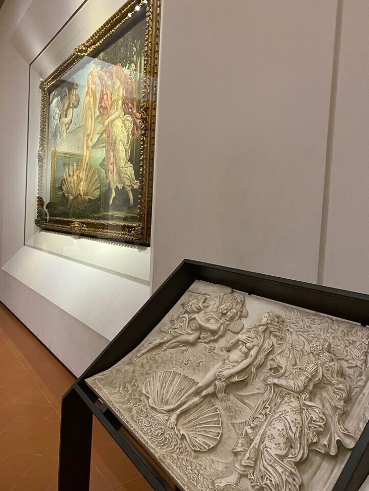В галерее Флоренции есть объемные копии работ, чтобы слабовидящие люди тоже могли насладиться искусством