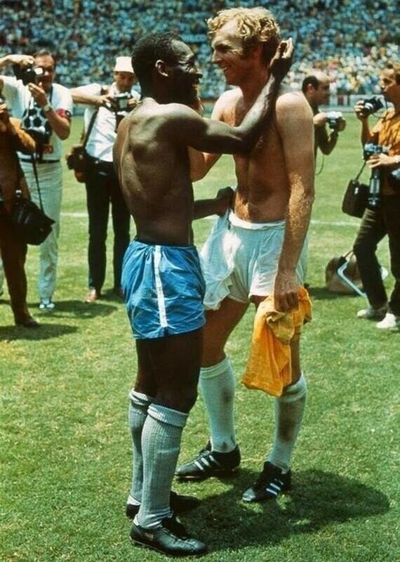 Пеле и Бобби Мур после матча, в котором Бразилия победила Англию, 1970 год.