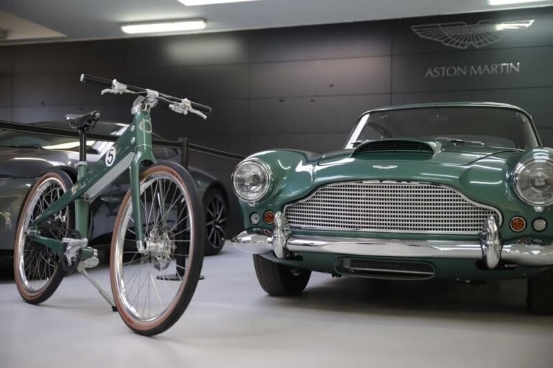 Французы создадут элегантный электровелосипед в стиле Aston Martin DB4