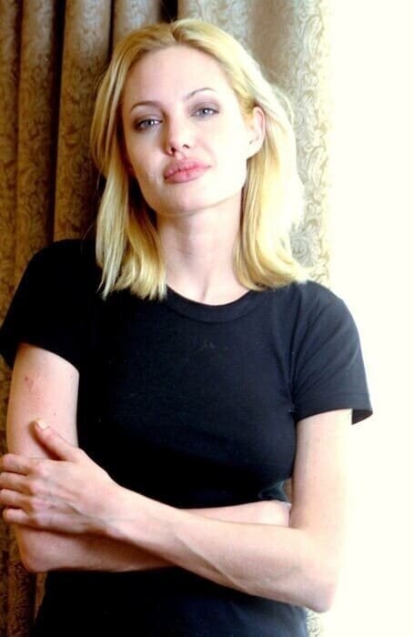 Совсем другая Анджелина Джоли: редкие фото 90-х и начала 2000-х