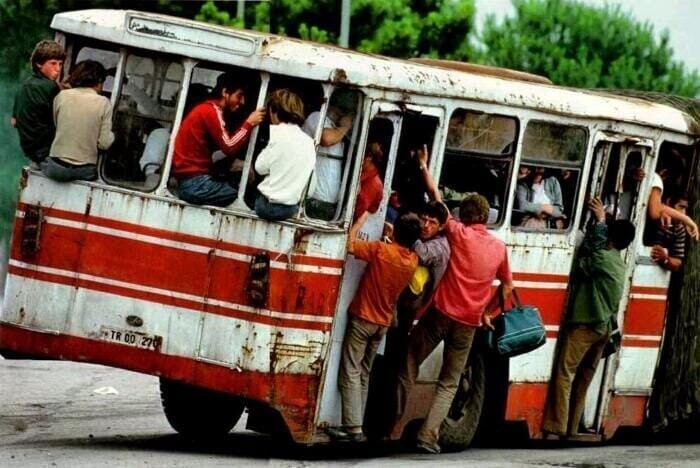 Автобус в Тиране, 1992 год, Албания.