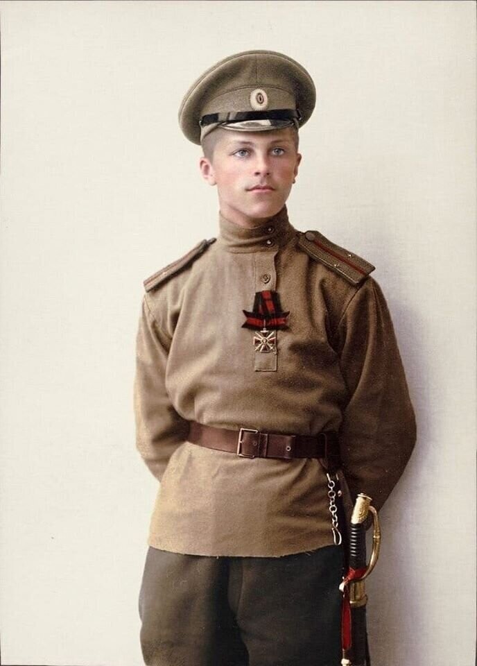Молодой подпоручик с орденом святого Владимира, 1915 год.