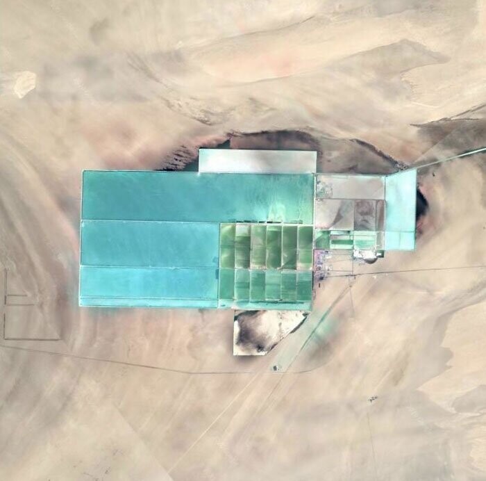 "Нашел это на Google Maps, прямо посреди пустыни. Что это и зачем?"
