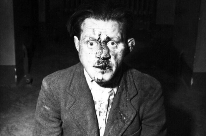 Апрель 1945 года. Один из эсэсовцев Бухенвальда после того как американские подразделения вошли в лагерь и освободили заключенных.