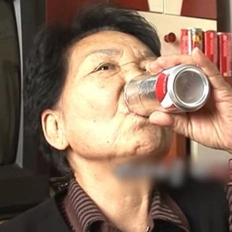 За последние 40 лет южнокорейская женщина выпила 150 000 банок кока-колы