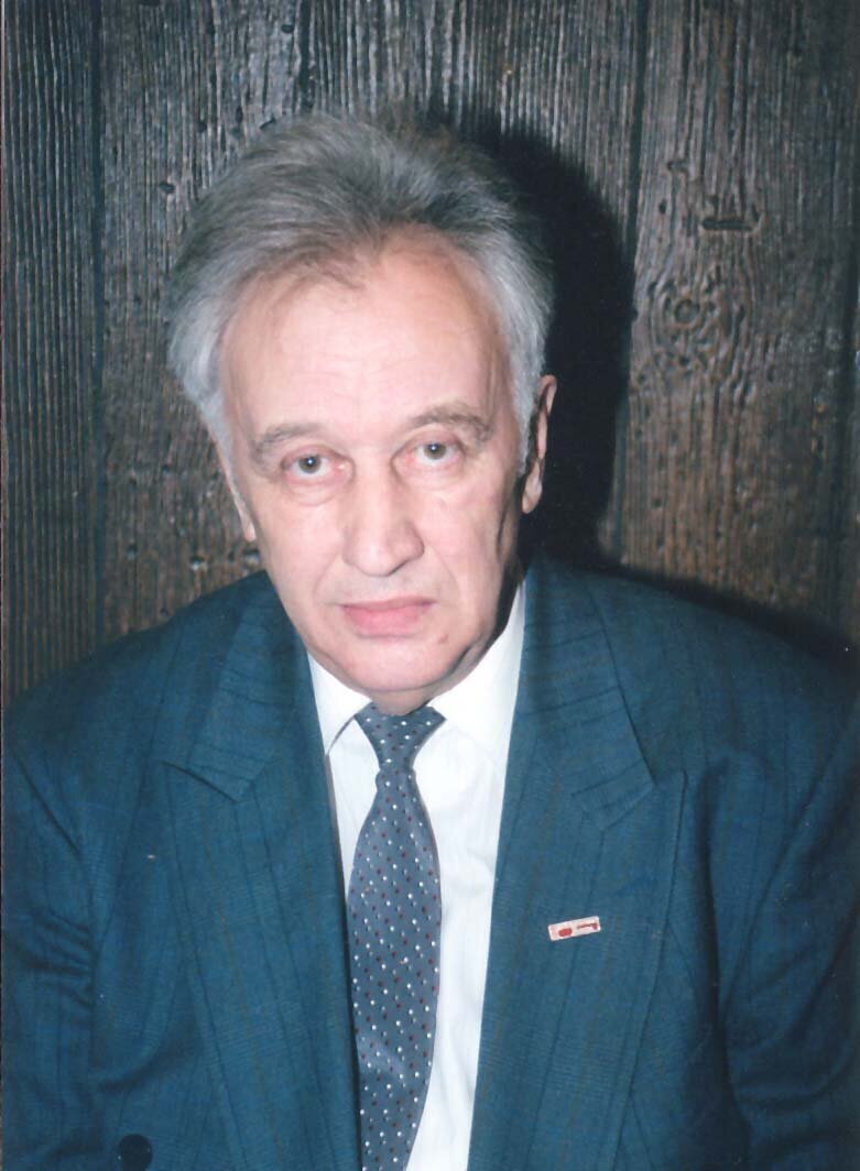 Па́вел Фе́ликсович Хма́ра (настоящая фамилия Хмара-Миронов, 1929—2011) — российский поэт, преимущественно юморист, а также автор слов к эстрадным песням. Подписывался как Павел Хмара.