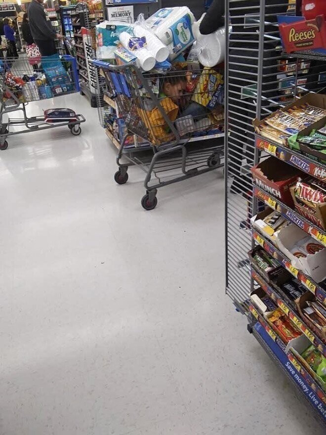 Чудаки из Walmart, которых не остановит никакая эпидемия