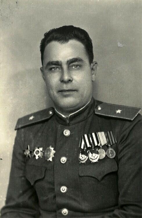 Леонид Ильич Брежнев, участник Великой Отечественной войны, участник Парада Победы на Красной площади 24 июня 1945 года.