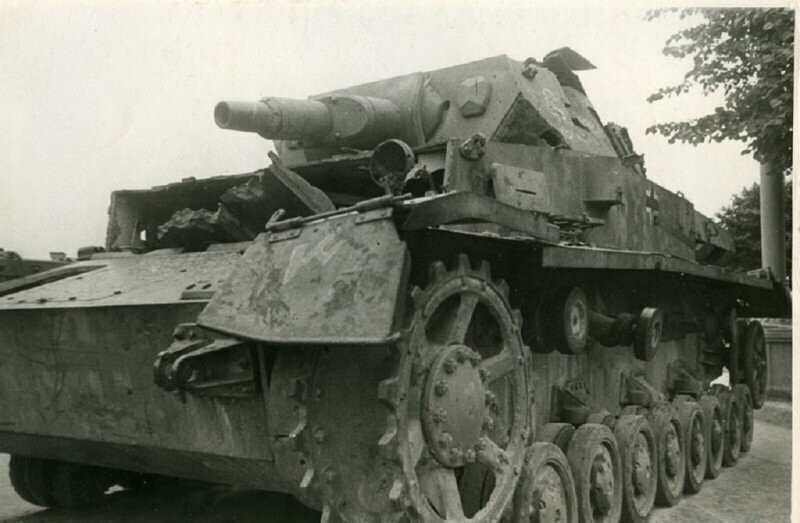 Разбитый танк Pz.IV