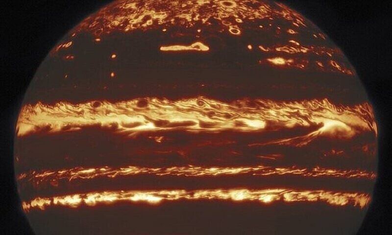 Редкие космические снимки раскрыли тайну грозовых штормов Юпитера