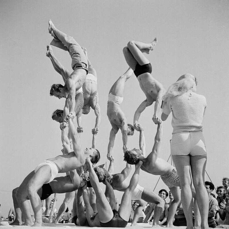 Акробаты, Мускул Бич. 1949