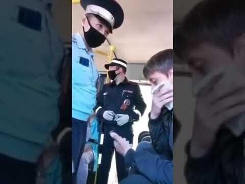 В Татарстане мужчину без маски вывели из автобуса и заковали в наручники 