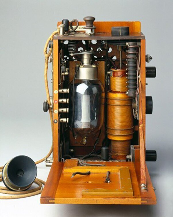 Беспроводные телефоны с британских бипланов времён Первой мировой войны