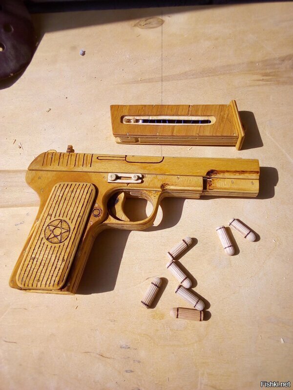 "Запилил" новую игрушку - деревянный пистолет ТТ, стреляющий деревя...