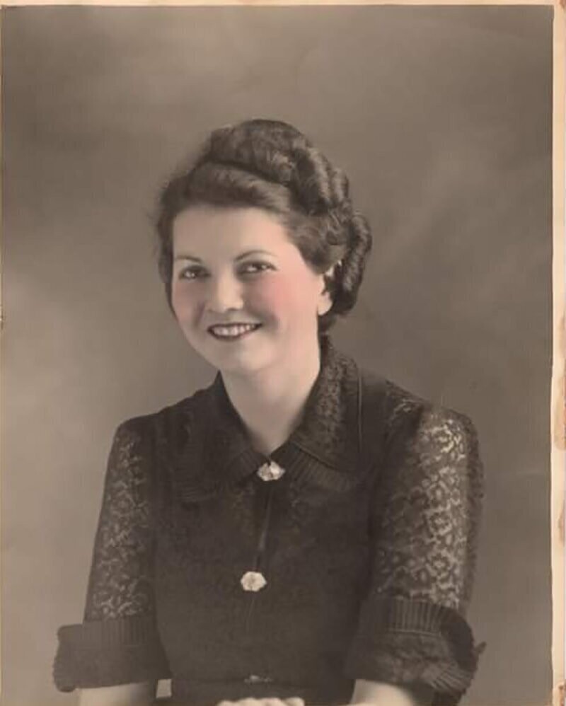 15. «Моя бабушка в 1926 году, ей 16 лет»