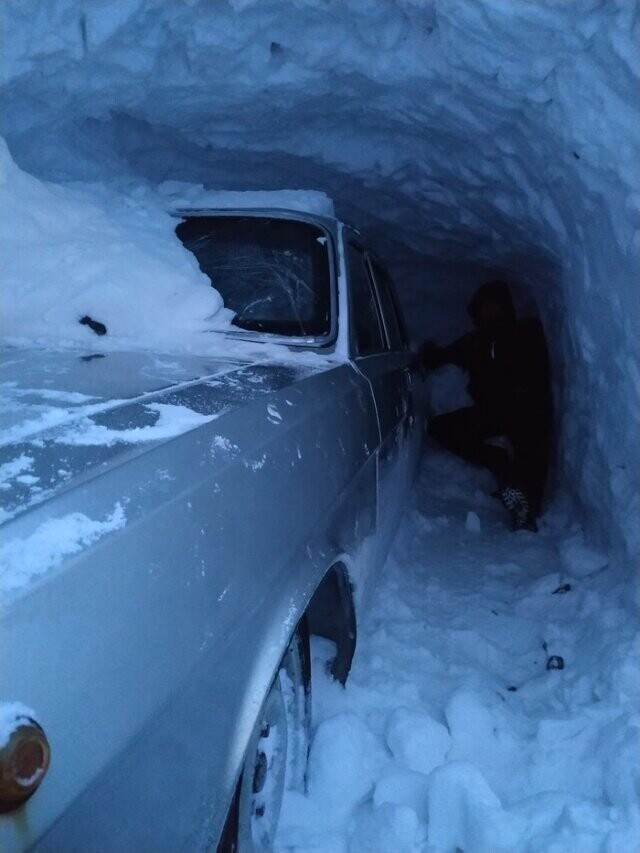 Естественный гараж из снега своими руками