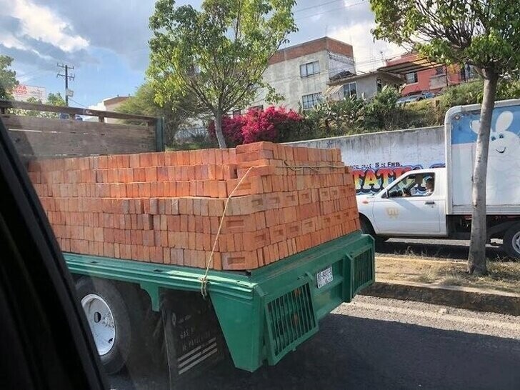 На случай, если инспектор будет придираться, что груз не закреплен