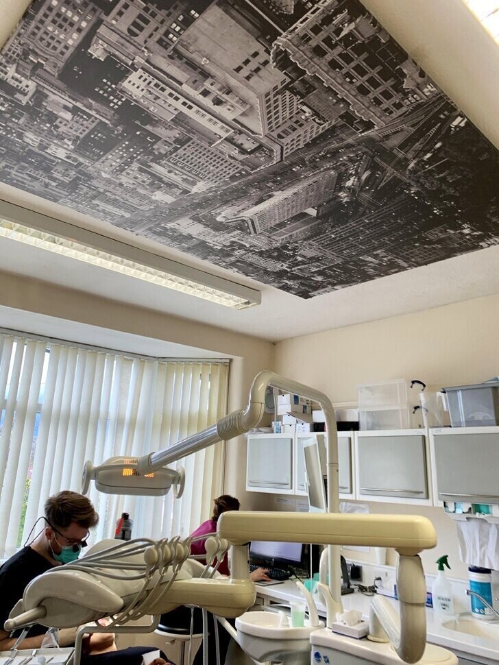 Огромная и предельно детальная фотография города, которую посетители стоматолога могут разглядывать, чтобы отвлечься