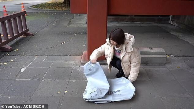 Японцы создали надувной электровелосипед, который помещается в рюкзаке