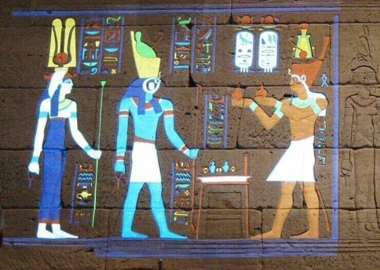 Как древние египетские иероглифы выглядели до того, как выцвели