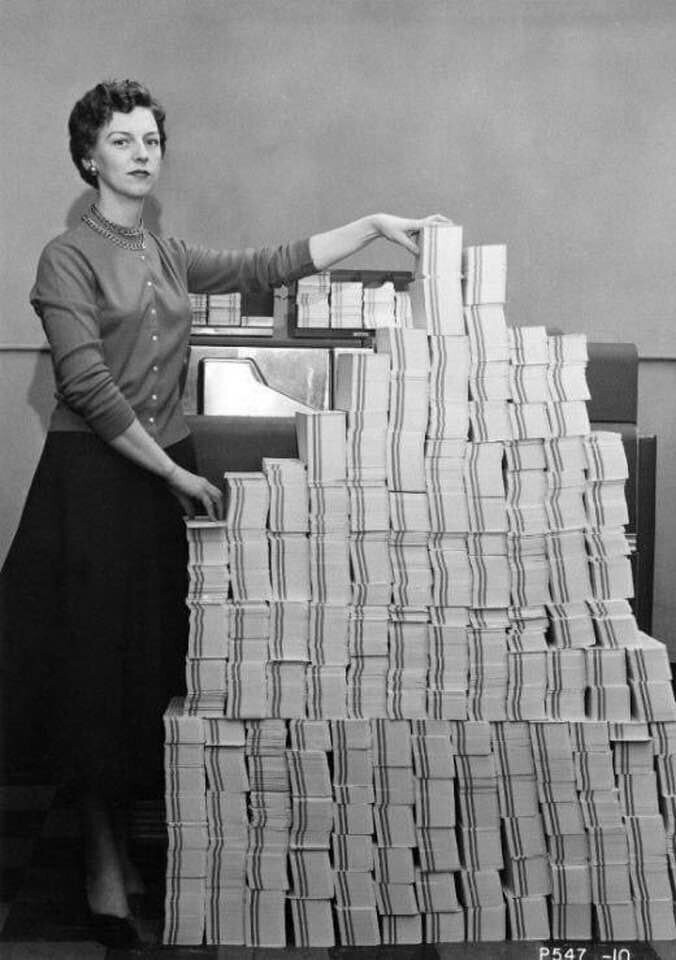 5 мегабайт данных – 62500 перфокарт, 1955 год