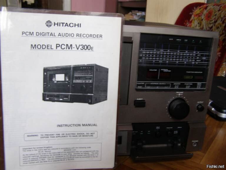 магнитофон аудио цифровой на VHS кассету Hitachi PCM-V300E 
