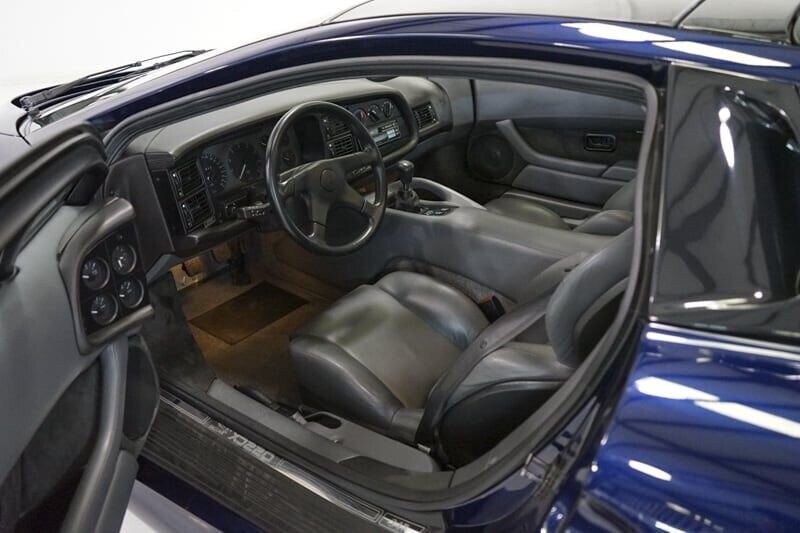 Легендарный Jaguar XJ220 с минимальным пробегом выставили на аукцион