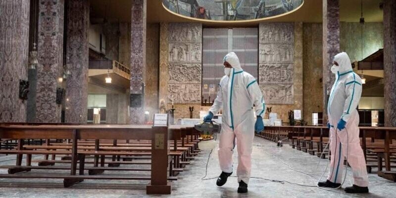 Итальянская армия очищает церкви Рима от коронавируса