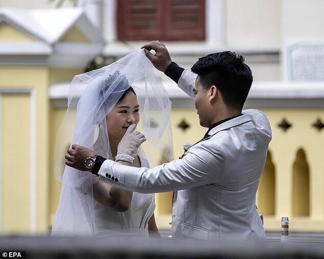 В Китае собираются усложнить процедуру развода в надежде, что супруги помирятся