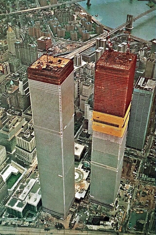 Башни-близнецы-  1971: строительство продолжается