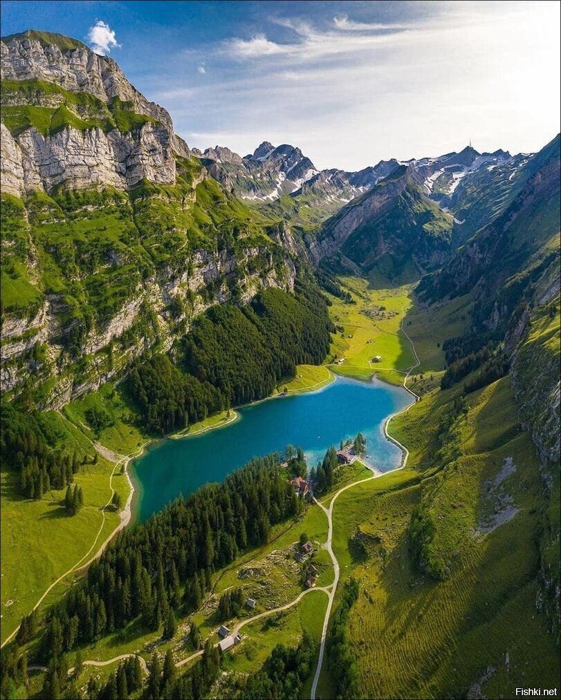 Озеро Зееальпзее (полукантон Аппенцелль-Иннерроден) Швейцария