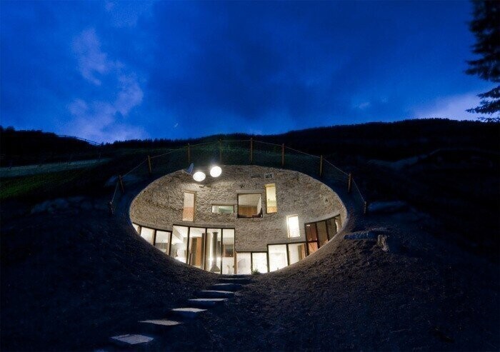 Дом внутри холма, Швейцария
