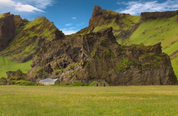 Дома в скале, Исландия