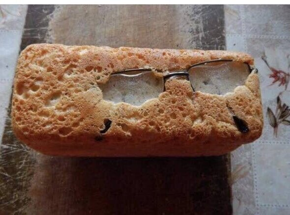 "Мама пекла хлеб, в процессе потеряла очки. Обвиняла нас всех, пока не достала хлеб из духовки"
