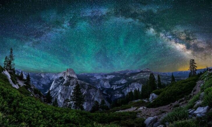 Звездное небо над национальном парком Йосемити.
