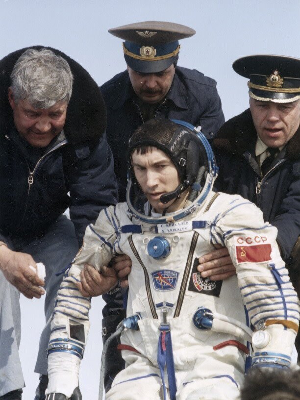 11. Сергей Крикалев - космонавт, который вернулся на Землю 25 марта 1992 года уже после распада СССР в совершенно другую страну (он был последним человеком СССР)
