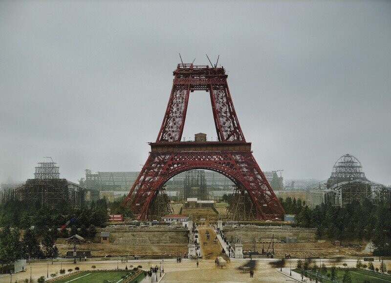 Июль 1888 года, строительство Эйфелевой башни.