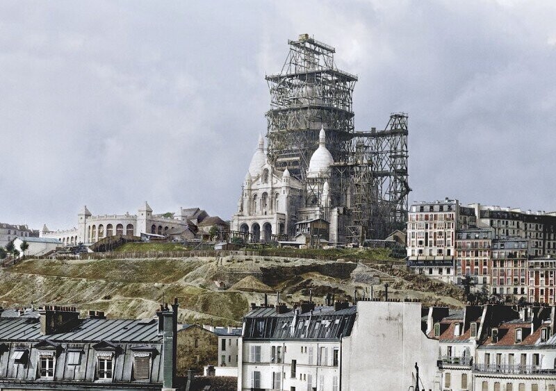 1880-е годы. Строительство колокольни базилики Сакре-Кёр на высочайшей точке Парижа — холме Монмартр.