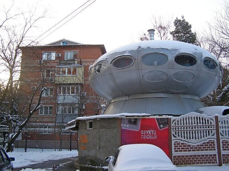 Инопланетные мотивы в дворах Краснодара
