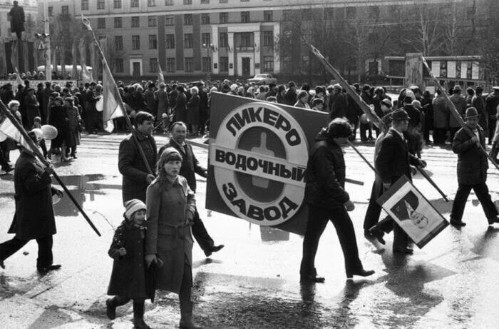 После первомайской демонстрации, 1980–е годы, Новокузнецк