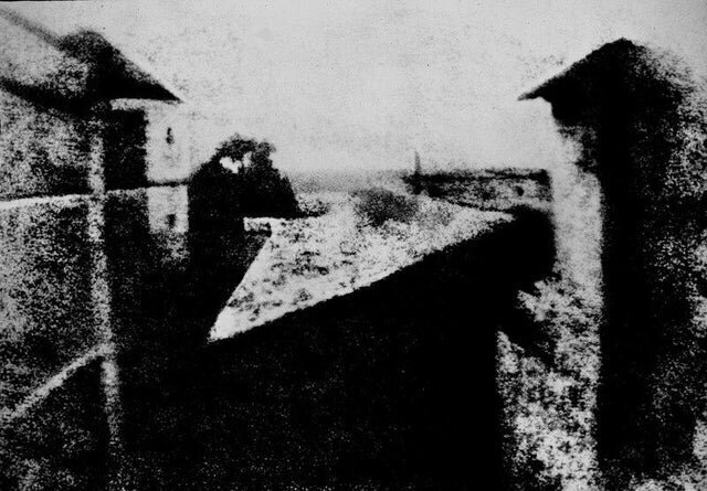 Одна из самых ранних сохранившихся фотографий, 1826 год