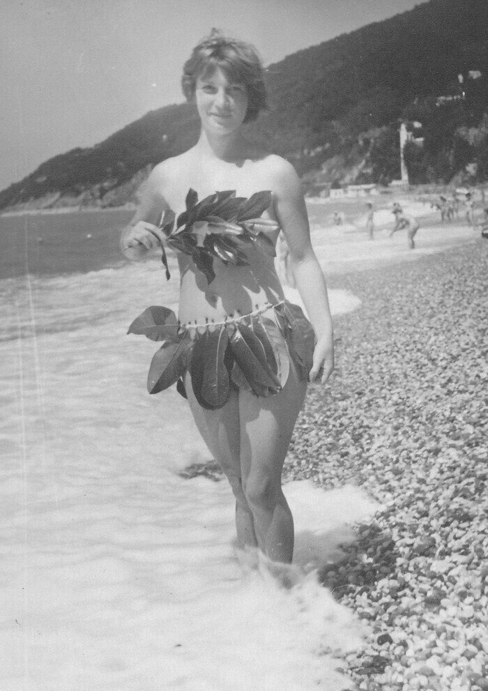 1961. Медицинский женский пляж в Гагре.