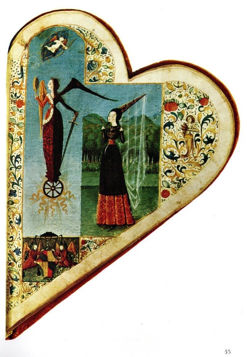 Средневековая книга в форме сердца