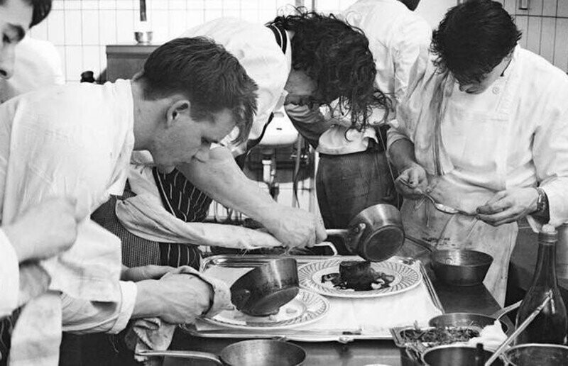 Шеф-повар Марко Пьер Уайт обучает Гордона Рамзи. 1988 год