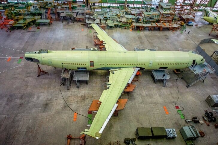 Завершается сборка планера нового пассажирского самолета Ил-96-400М