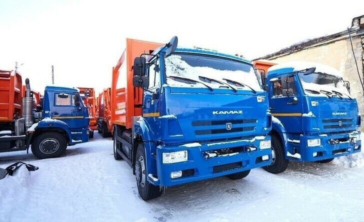 Южно-Сахалинск получил 12 мусоровозов на газомоторном топливе